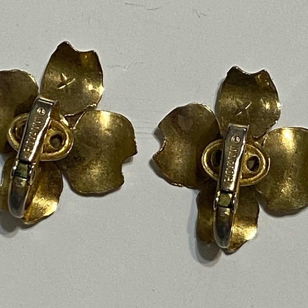 Giovanni  Signed Vintage Gold and Silver Floral Clip-on Earrings - Picture 3 of 6